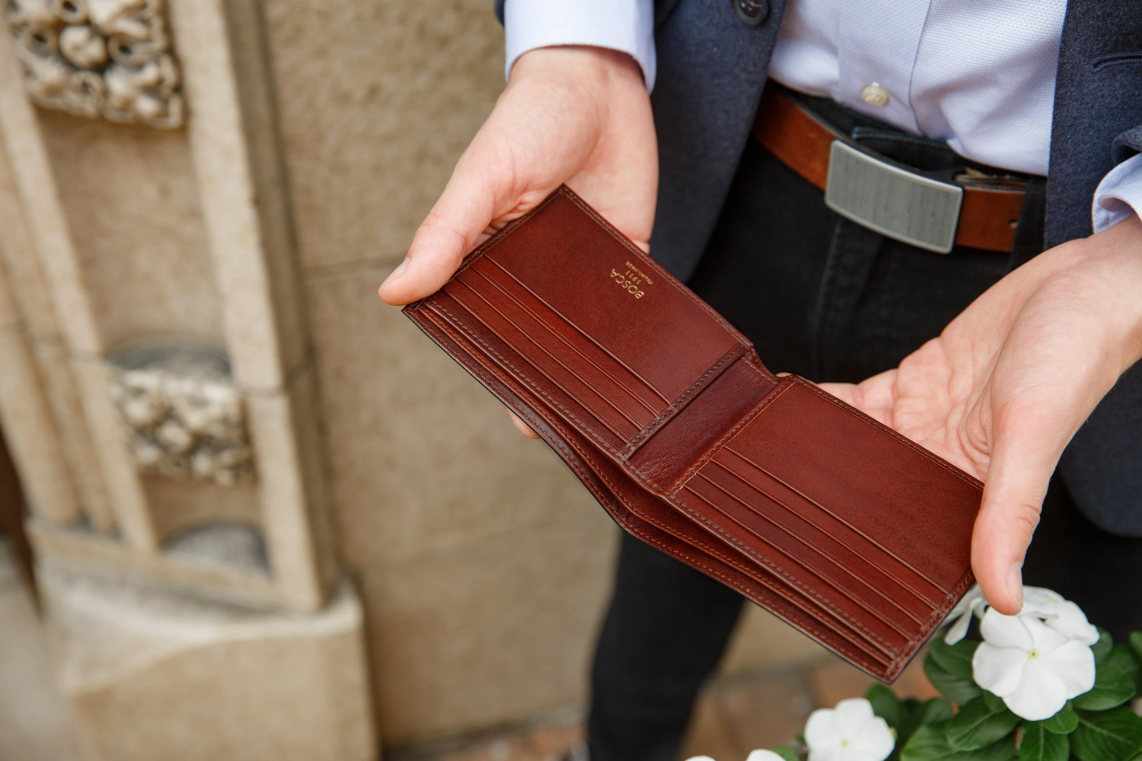 Old Leather Italia 8 Pocket Wallet - Image 13